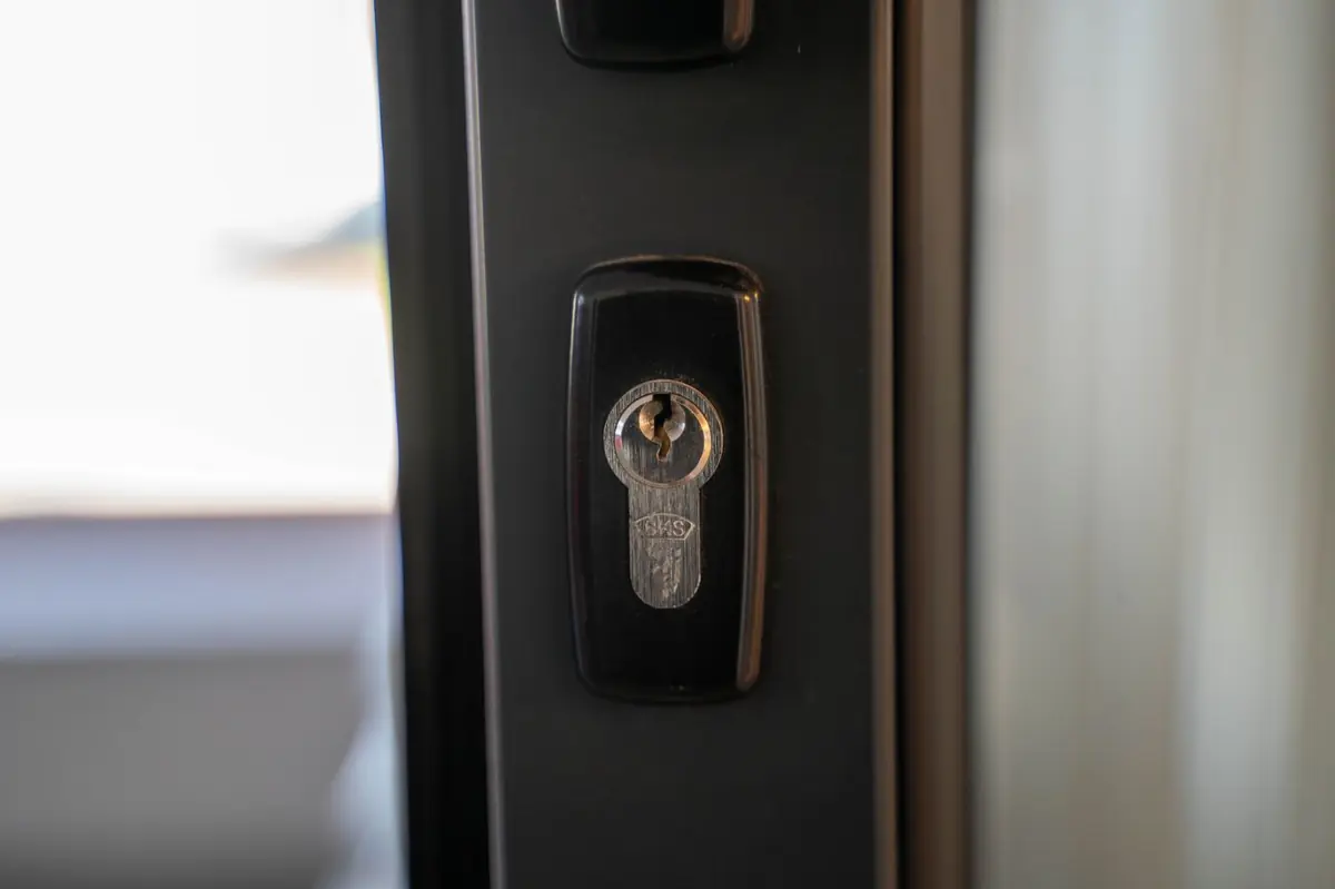 Cylindre de serrure de sécurité sur une porte d'entrée